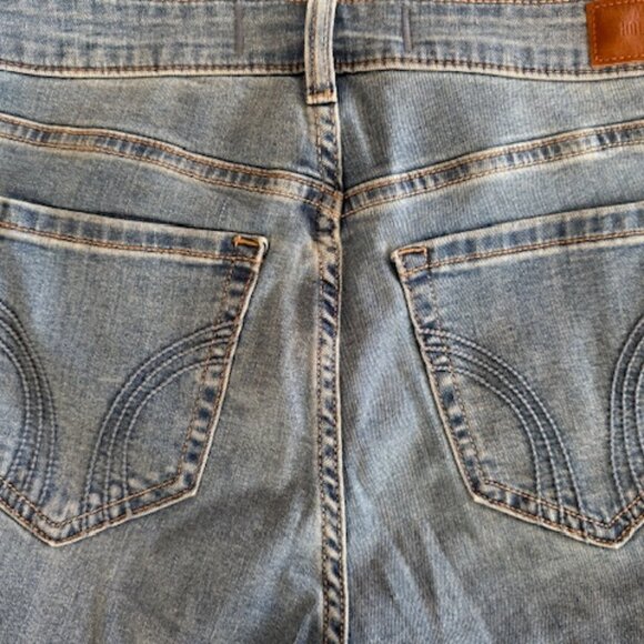 Hollister Mid-Rise Boot Jeans Size 6L / 28L - Picture 3 of 8